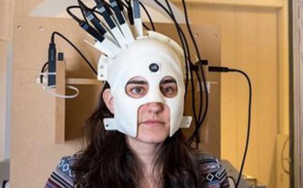 科学家开发可穿戴脑部扫描头盔:3D打印仅重905克